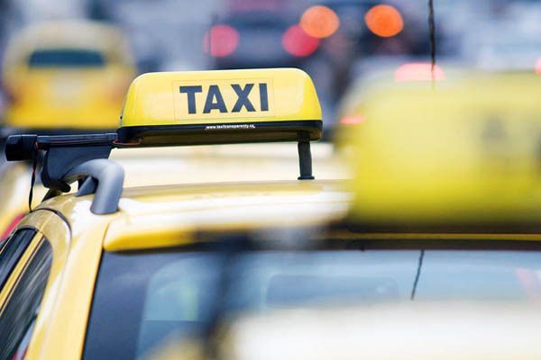 Undercover journalist puts spotlight on Prague’s taxi scams | Radio Prague