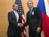 Ashton Carter und Martin Stropnický (Foto: ČTK)