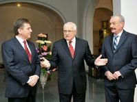Miloslav Vlček, Václav Klaus, Přemysl Sobotka (de izquierda a derecha), foto: ČTK