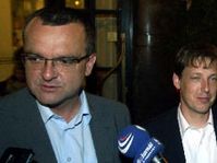 Miroslav Kalousek, Stanislav Gross y Pavel Nemec (Foto: CTK)