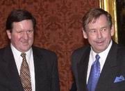 George Robertson y presidente checo Václav Havel
