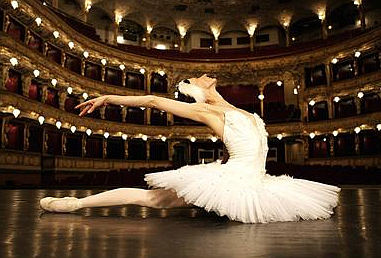 Prima ballerina Daria Klimentová holds Prague celebration of 20 years