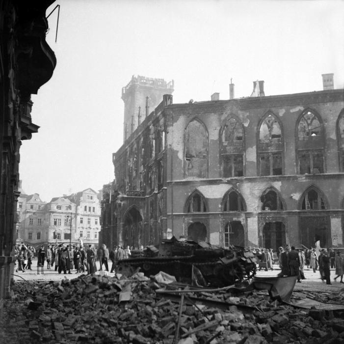 Selbstbefreiung zwischen den Fronten Das Kriegsende in Prag Radio Prag