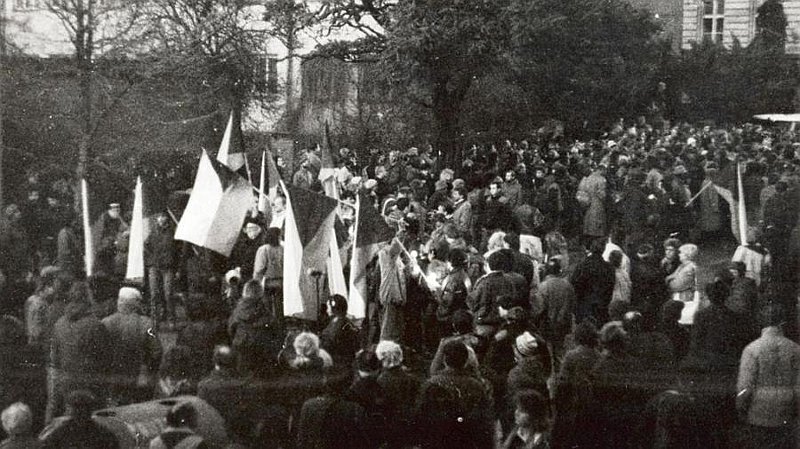 Die Samtene Revolution – ein Rückblick auf den November '89  Radio Prague International