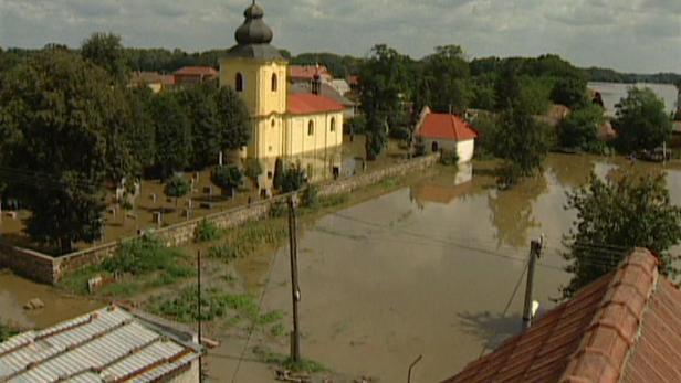 Gedenken an Hochwasser 2002 Zálezlice, das Dorf der Zerstörung Radio