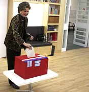V New Yorku mezi prvními tradičně volila krasobruslařka Ája Vrzáňová, foto: ČTK