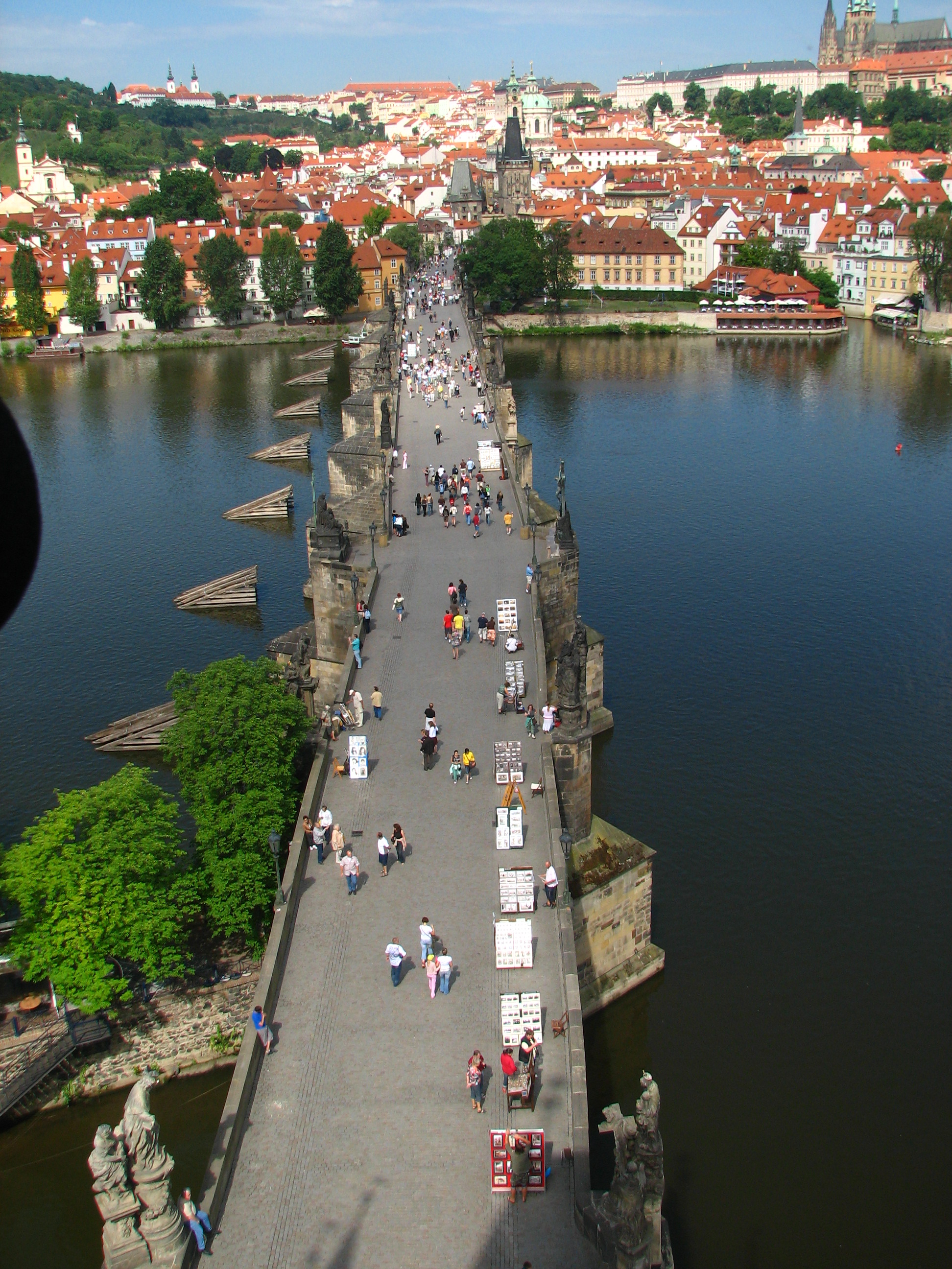 A walk across Prague’s Charles Bridge | Radio Prague International