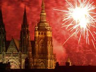Midnight firework display welcomes Czechs to EU (Photo: CTK)