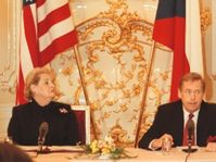 Madeleine Albright y Vaclav Havel