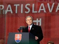 George W. Bush en la capital eslovaca, Bratislava (Foto: CTK)