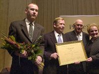 Mr Havel received the Hanno R. Ellenbogen award for his contribution to democracy in Central Europe and decided to pass on the financial part of the award to Andrej Dynko (left), photo: CTK