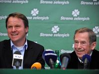 Martin Bursík y Václav Havel (derecha), foto: CTK