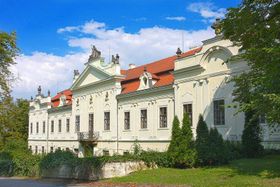 Замок на продажу в стиле рококо, в 50 км от Праги (Фото: архив сайта VipCastle.com)