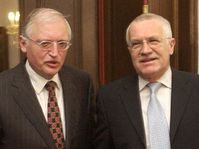 Günter Verheugen s Václavem Klausem, Foto: ČTK