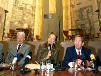 Petr Vopenka, Dagmar Havlova et Vaclav Havel à l'église Sainte-Anne, photo: CTK