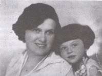 Hana Greenfield and her mother