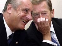 Thomas Klestil y Vaclav Havel (Foto: CTK)
