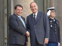Premiér Jiří Paroubek (vlevo) v Paříži s francouzským prezidentem Jacquesem Chirakem, foto: ČTK